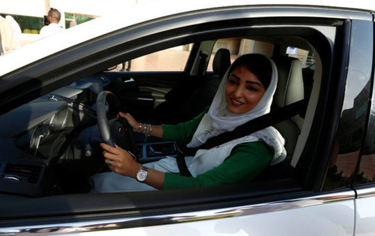 گواهینامه رانندگی برای زنان