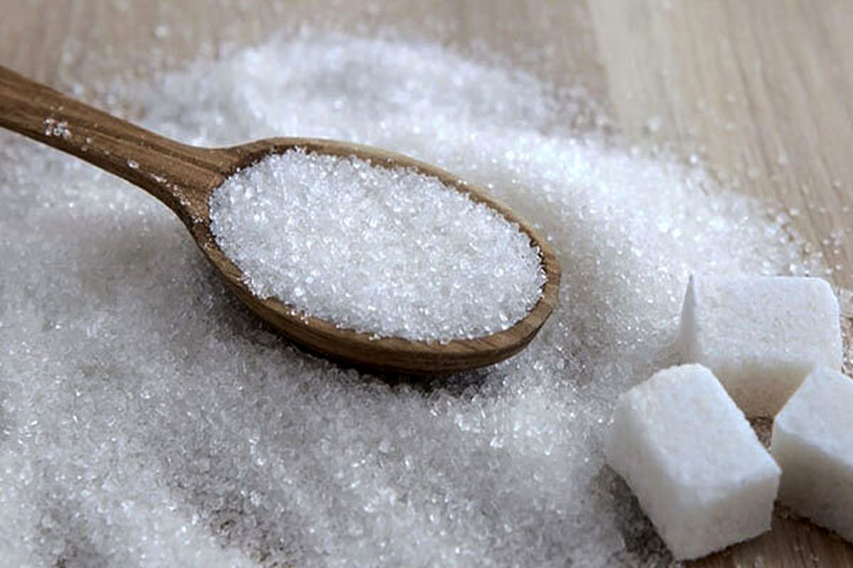 اثرات منفی خوردن بیش از حد شکر