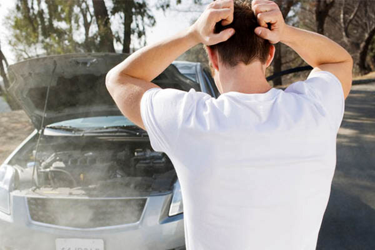 ۳ اشتباه رایج هنگام جوش آوردن ماشین در تابستان | این کارها را هرگز انجام ندهید!