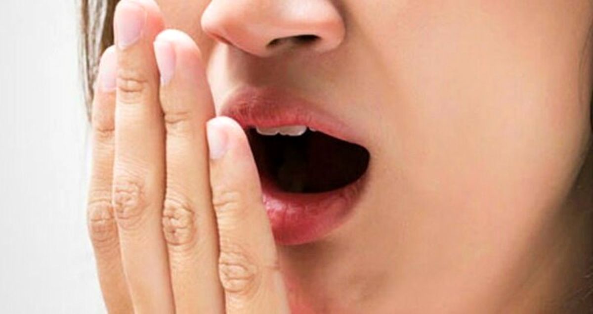 بهترین راه درمان بوی بد دهان هنگام صبح چیست؟