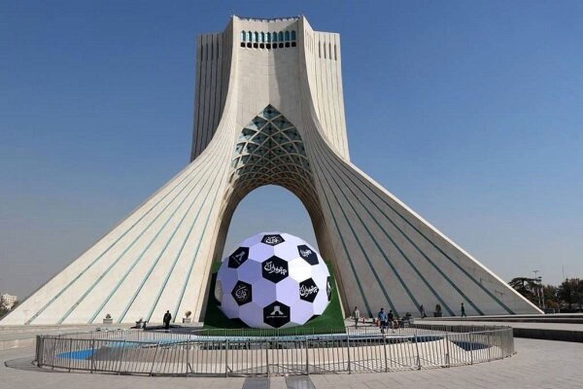 میدان آزادی رنگ و بوی جام جهانی فوتبال گرفت
