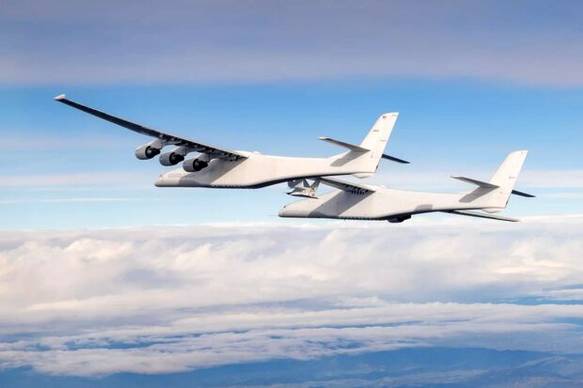 پرواز 6 ساعته بزرگترین هواپیمای جهان بر فراز صحرای مجاوه